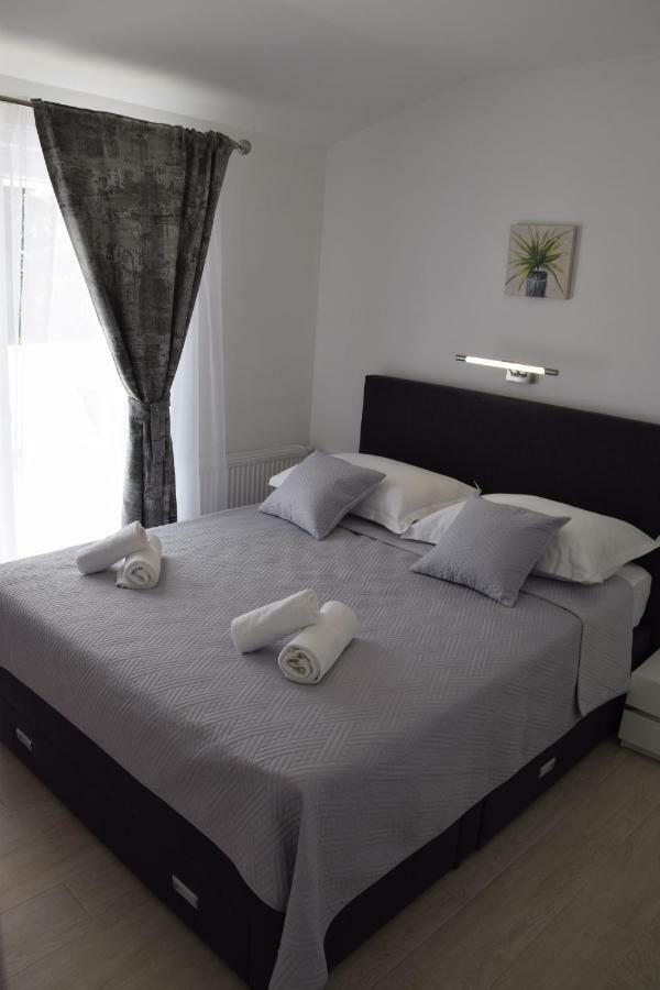 Apartman Mili Baška Voda Екстериор снимка